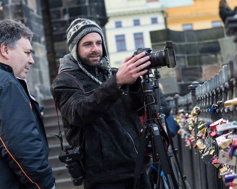 Photographer guiding a client during a photo tour